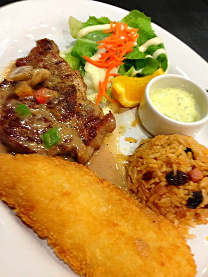 Pork pepper steak with fried fish and american fried rice|PhUnGさん