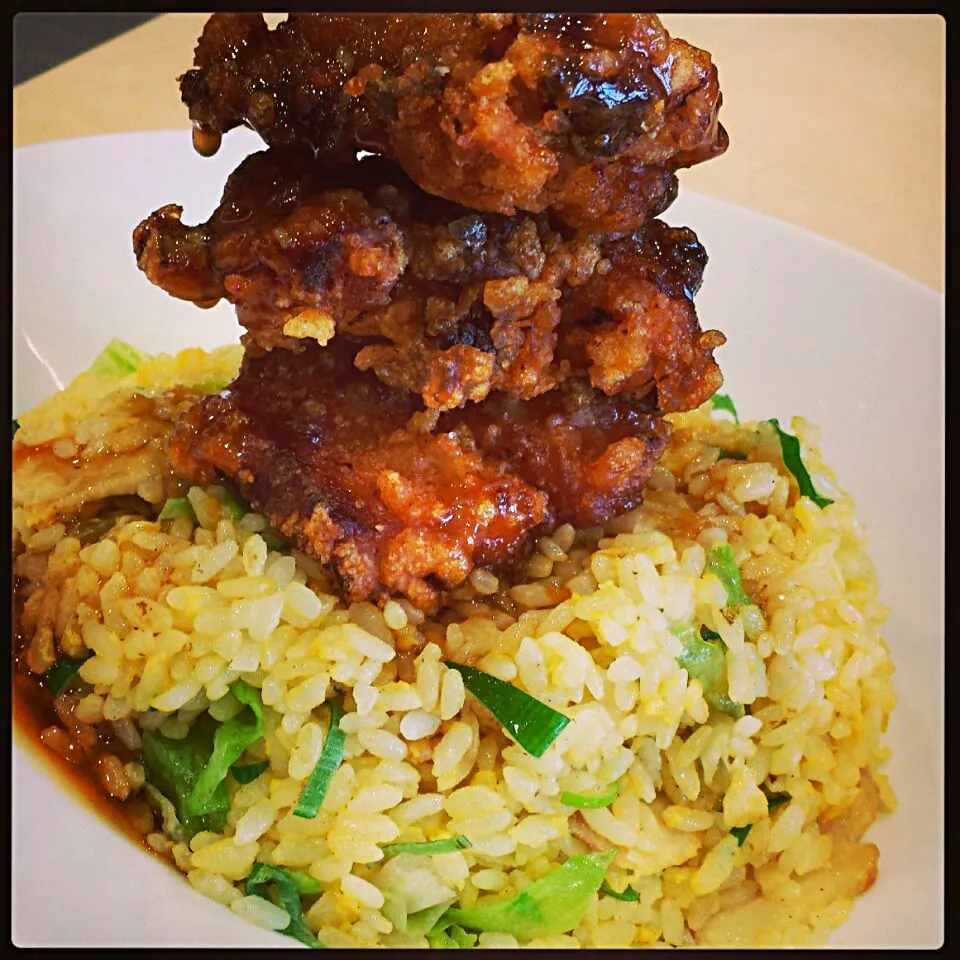 fried rice with crispy chicken on top ;)|kath.ozakiさん