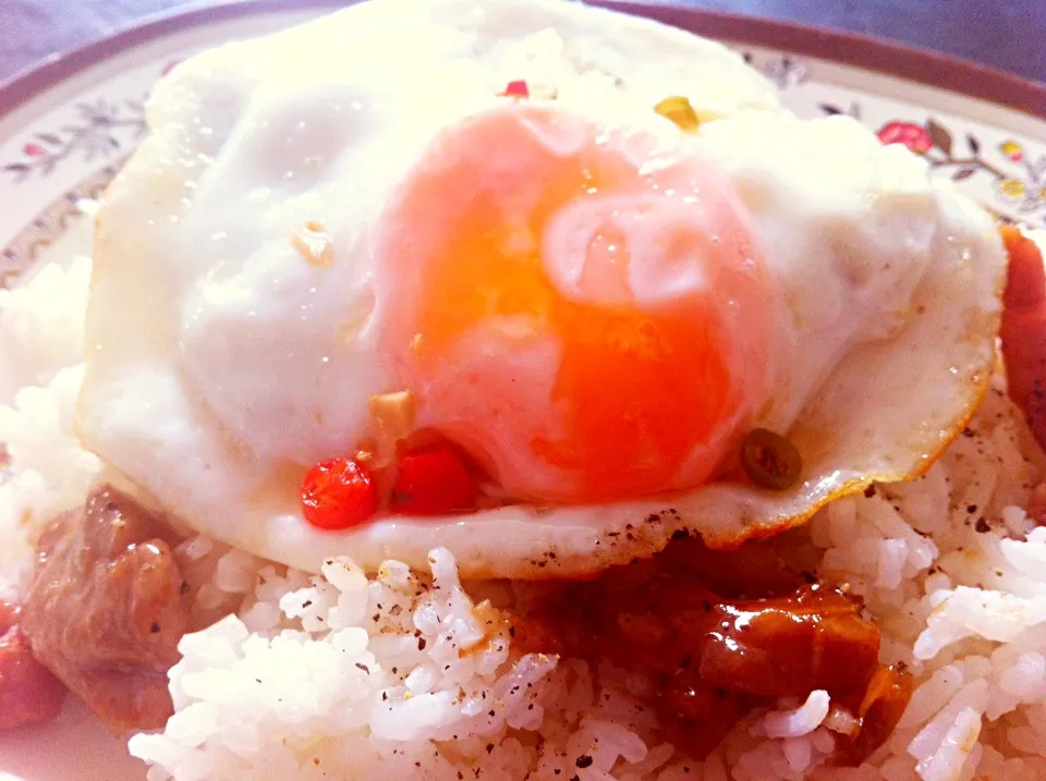 Pork with garlic & sunny side up egg ข้าวหมูกระเทียมไข่ดาว|Toa Nakaratさん