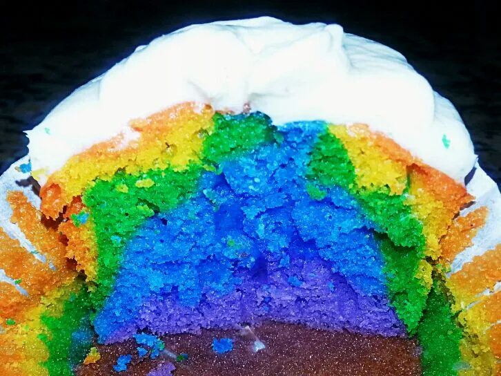 Snapdishの料理写真:Rainbow cupcake with cream cheese frosting.|Chef On Qさん