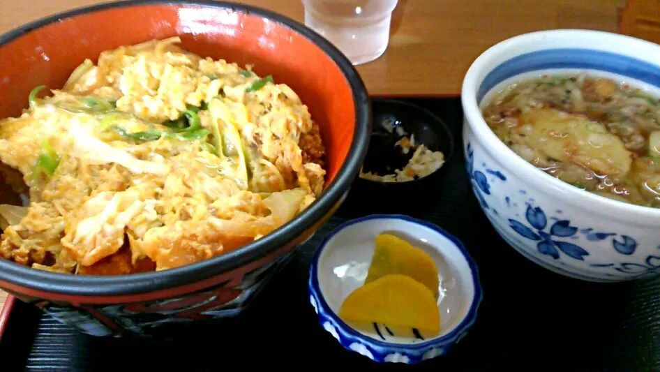 カキフライ丼とミニうどん|ようかんさん