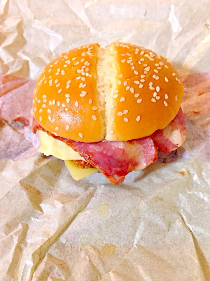 Snapdishの料理写真:Mcdonald burger|Sabri Zulueta Galanoさん