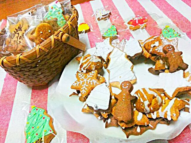 Snapdishの料理写真:spice cookie christmas icing version|Alley Catさん