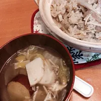 Snapdishの料理写真:ゴボウかやくご飯と具沢山すまし汁|Yoshida Kyokoさん