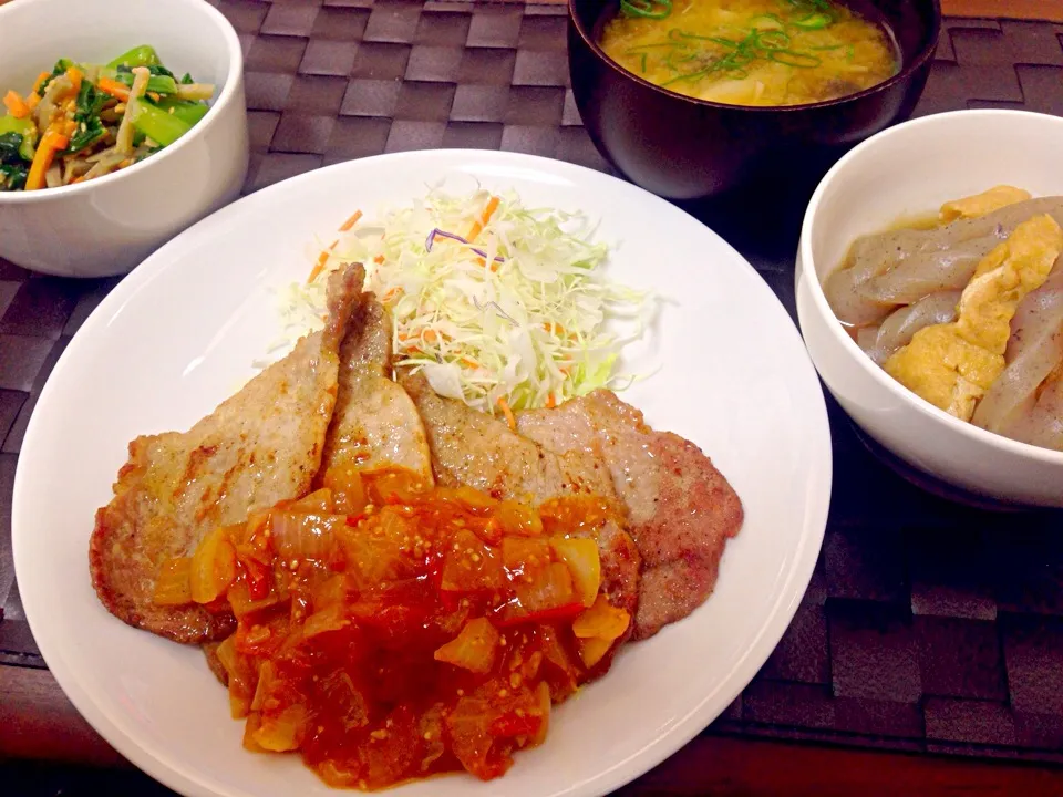 豚肉のビネガー風味とこんにゃくと油揚げの煮物とチンゲンとごぼうのサラダ|あやかさん