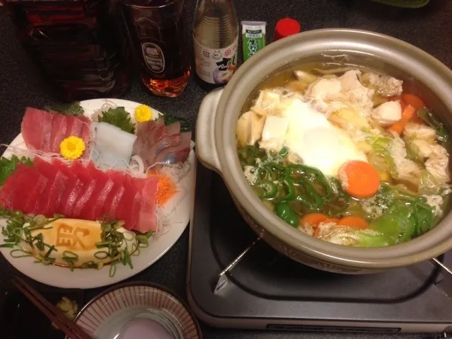 Snapdishの料理写真:鶏胸肉と水餃子のコンソメスープ鍋、マグロいっぱいお刺身盛り合わせ！ ৎ꒰ ¯ิ̑﹃ ¯ิ̑๑꒱ુ ୭✨|サソリさん