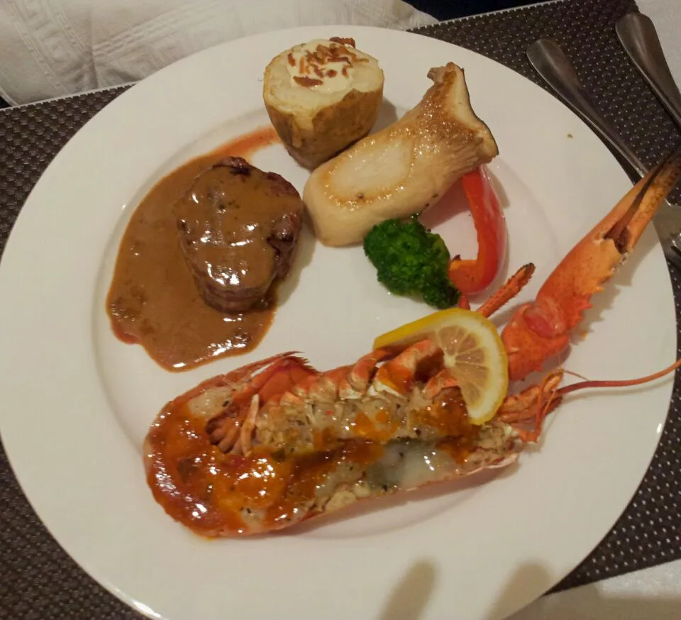 Lobster & Steak
랍스터와 스테이크.
good!|changeさん