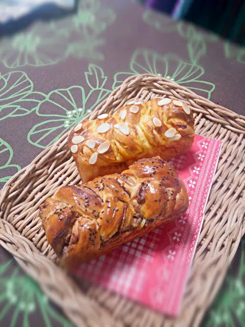 カボチャ餡と小豆餡のあみあみパン|りえさん