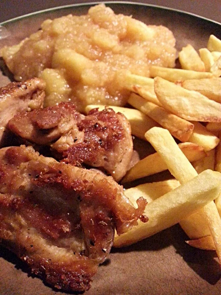 Snacktime: Homemade fries, chicken and homemade apple compote|Frank&Jolanda - Eteninbeeldさん