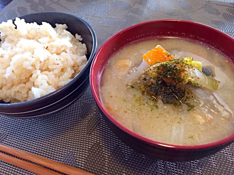 炊きたて2分づきごはんと具沢山お味噌汁|miki♡のベジクックさん