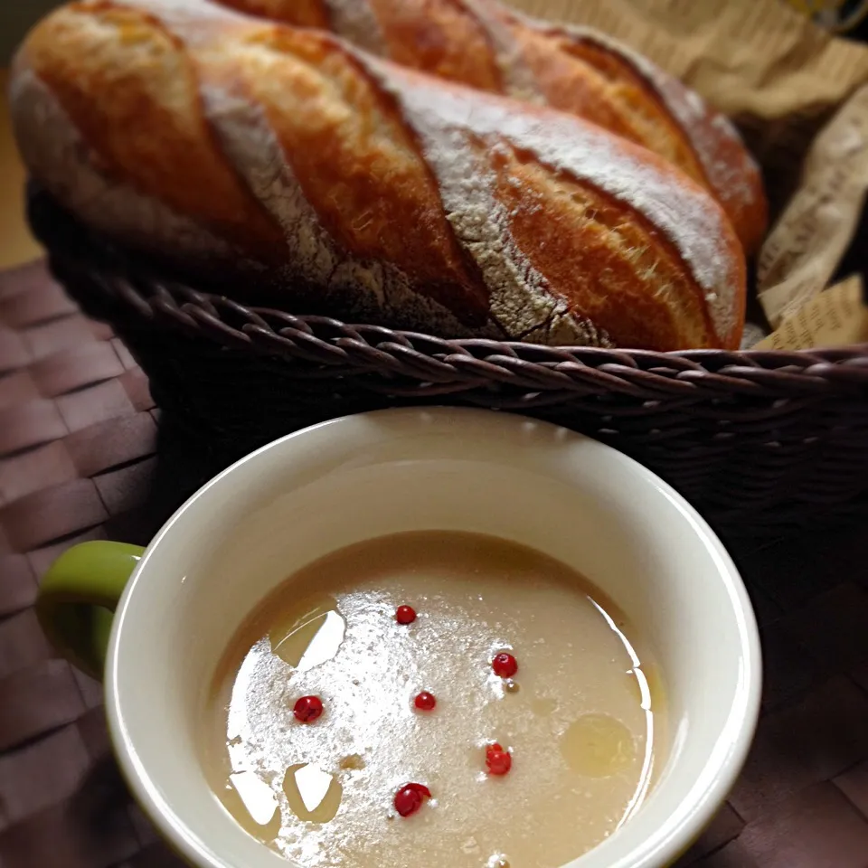 のっちゃんの白いんげんのポタージュとホシノ酵母のミニフランス🍞|みどりさん