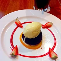 Snapdishの料理写真:Warm chocolate lava|Nathalie Straversさん