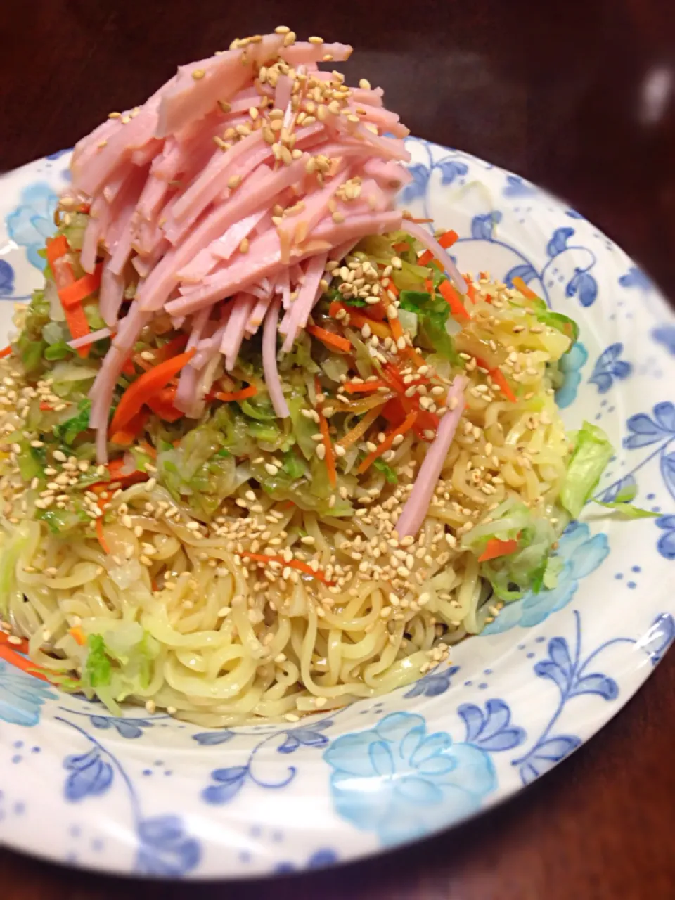 Snapdishの料理写真:マルちゃん正麺の冷やし中華でラーメンサラダ|こずえさん