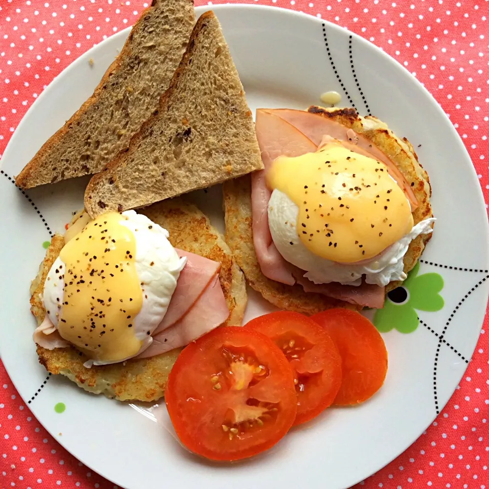 Snapdishの料理写真:Rosti and ham with eggs benedict|Trish Wongさん