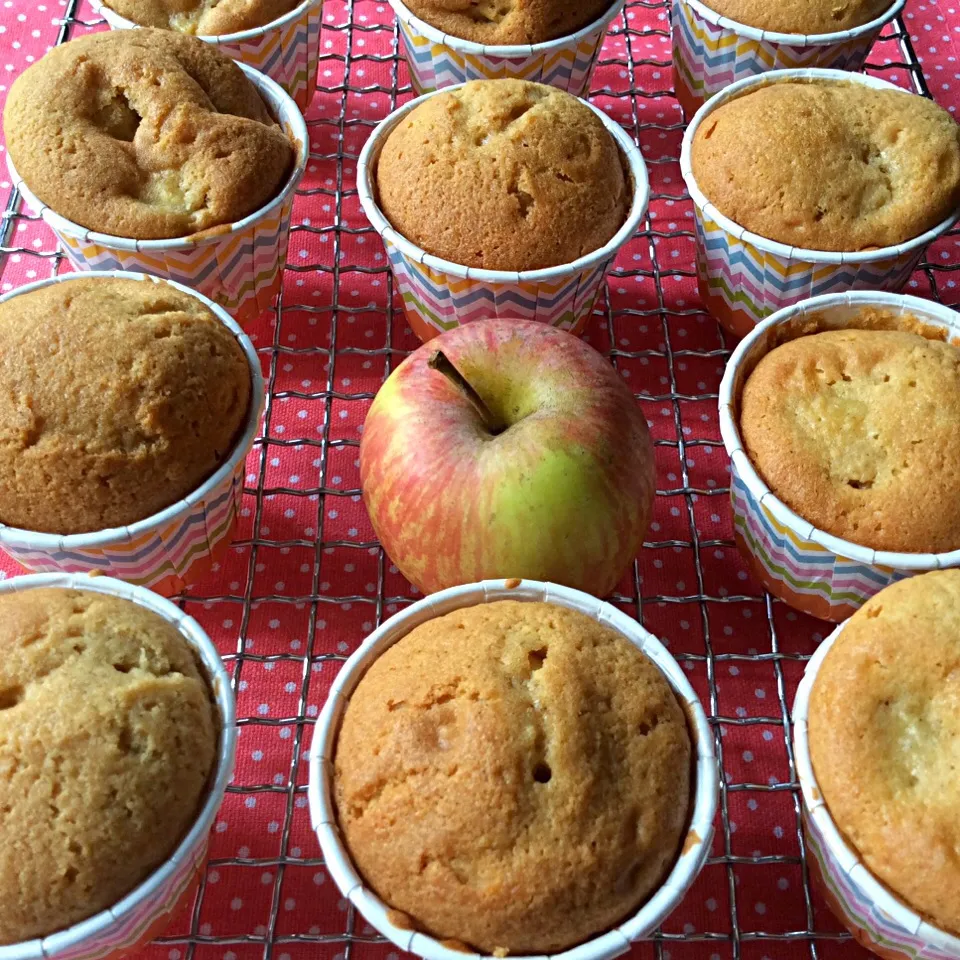 Snapdishの料理写真:Apple & cinnamon cupcakes|Trish Wongさん