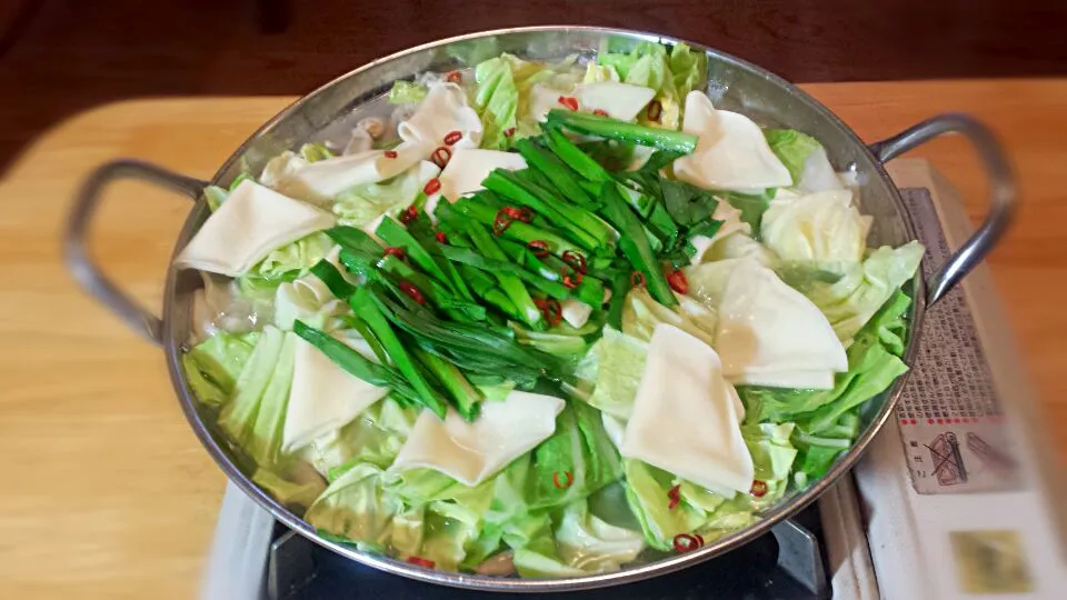 もつ鍋  (餃子の皮入り)|中村繁之さん