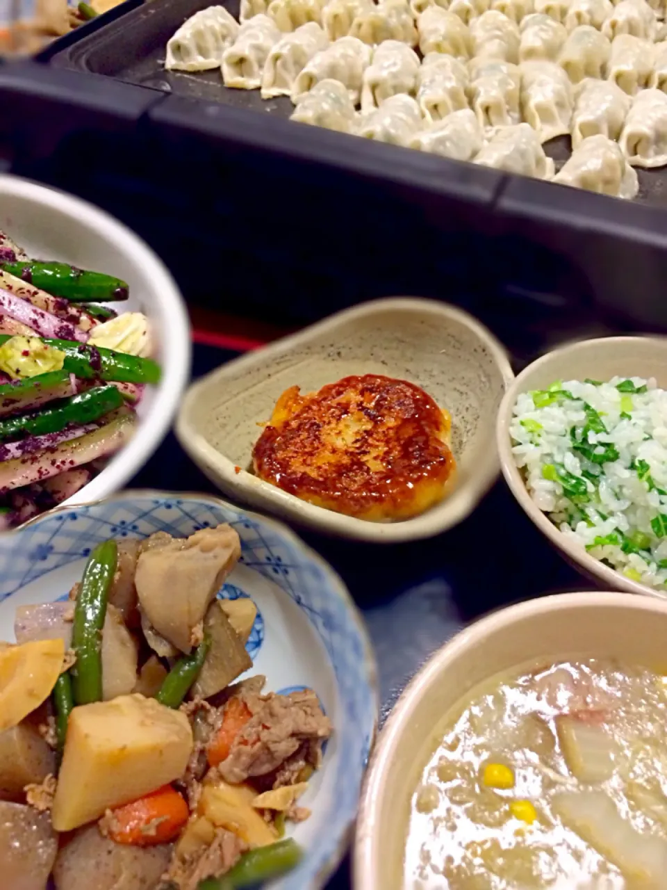 ぎょうざ、筑前煮、中華スープ、菜っ葉ご飯、キュウリと大根キャベツのゆかりあえ|caoさん