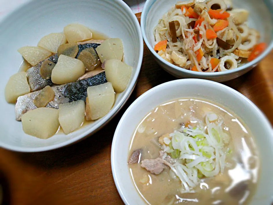 ぶり大根
具だくさん酒粕豚汁
切り干し大根の煮物|キウイさん