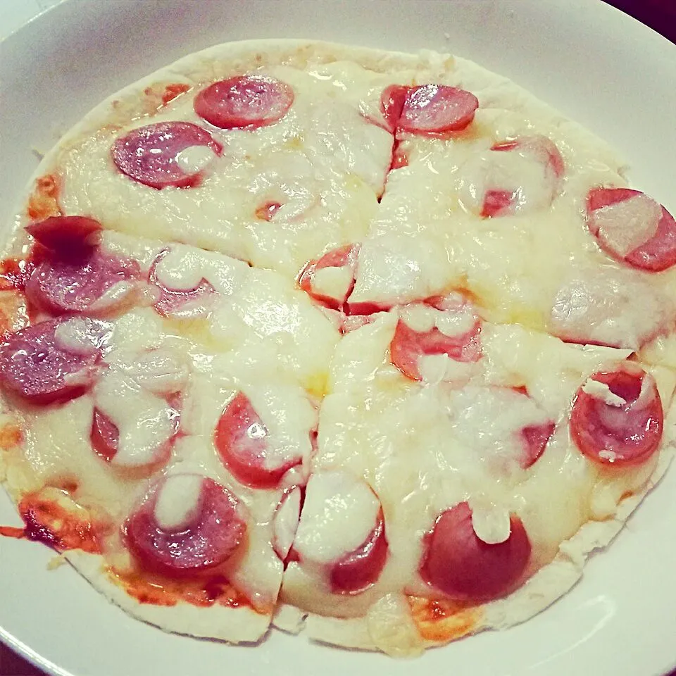 Sausage and Cheese Pizza|Ruel J. Saunarさん