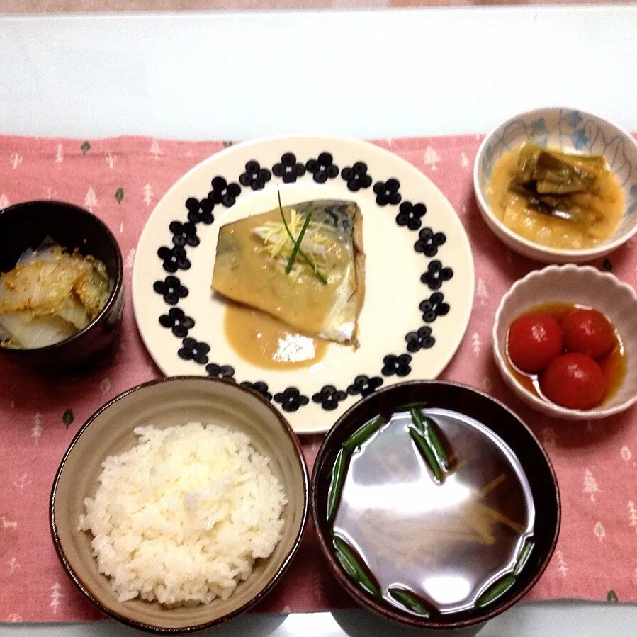 鯖の味噌煮、白菜のおひたし、トマトの煮浸しえのきのすまし汁|ユウコさん