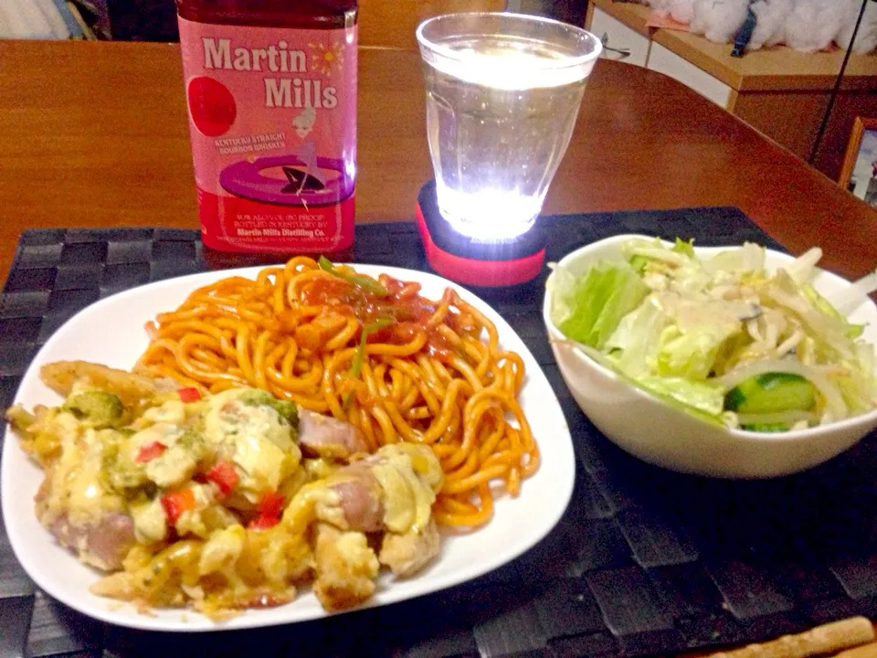 フランクとベーコンポテトのチーズ焼き＆ナポリタン🍝|マニラ男さん