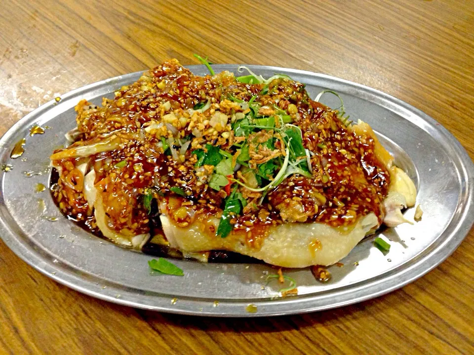 Snapdishの料理写真:Steamed Chicken served with Oyster Sauce and Fried Garlic|Cerisseさん