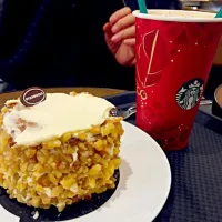 Snapdishの料理写真:Carrot cake  & Latte|Sooji Parkさん