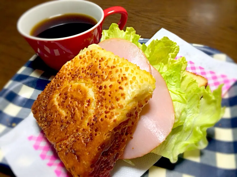 チーズ食パンでサンドイッチ|リコさん