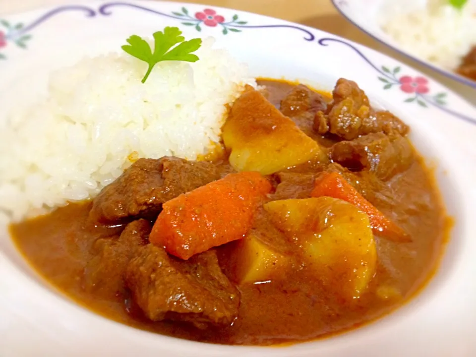 牛スジ肉ゴロゴロ欧風カレー|でおでおさん