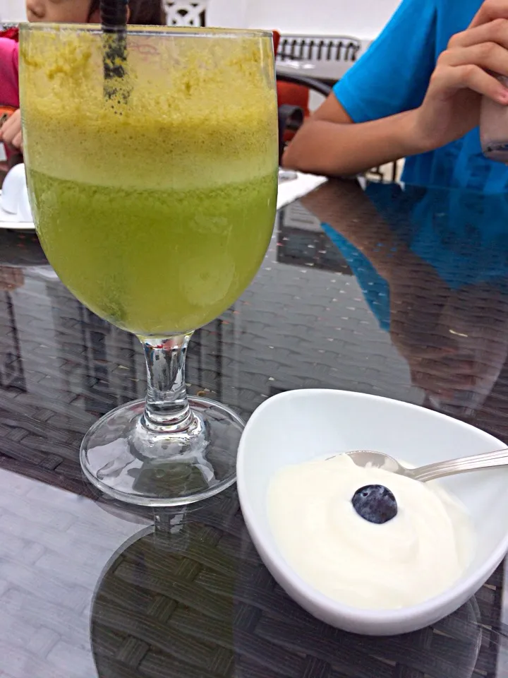 Apple juice and yoghurt|Lawrence Angさん