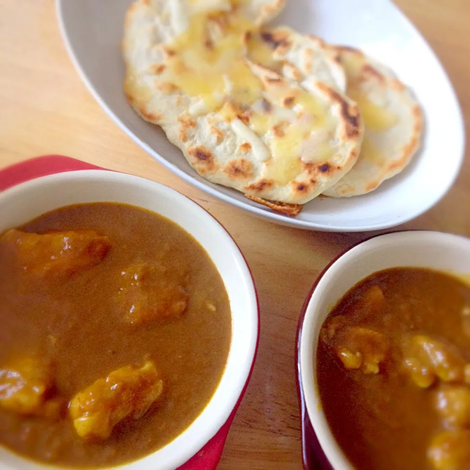 Snapdishの料理写真:手作りナンでチキンカレー|misakiさん