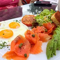 Smoked salmon with eggs|Lawrence Angさん