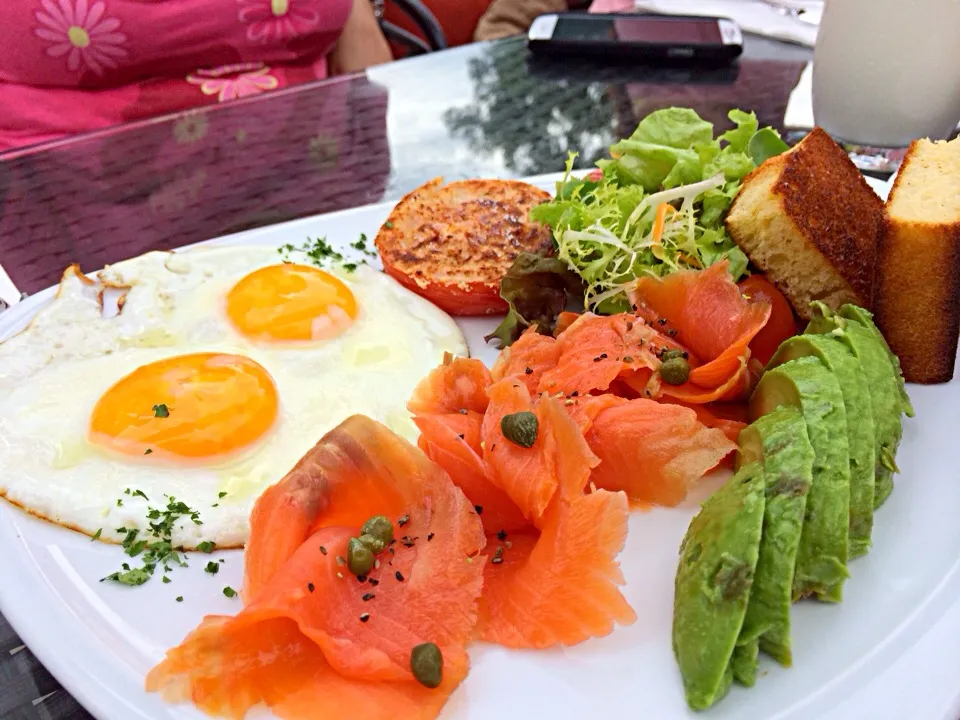 Smoked salmon with eggs|Lawrence Angさん