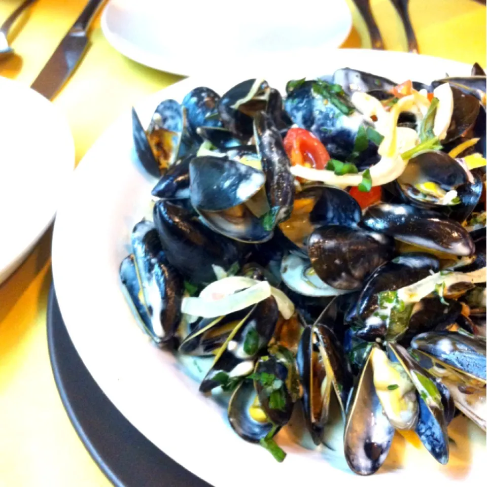 Mussels w lemon cream sauce|Li Juanさん