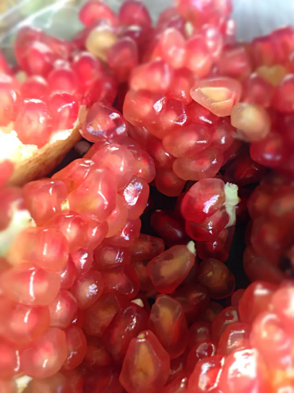 Very juicy. Love it. Pomegranate.|Thirapon Wongsaardsakulさん