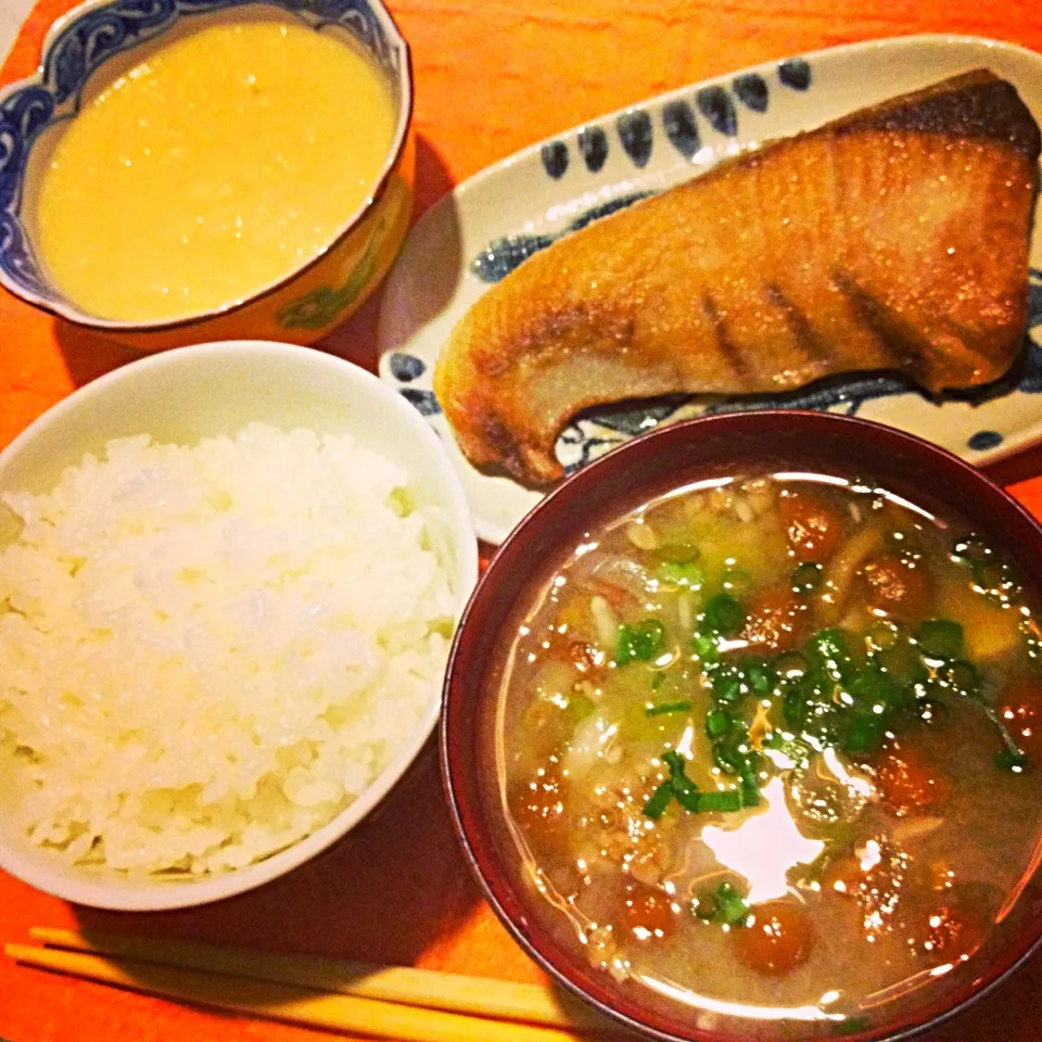 鰤の塩焼き,とろろ,納豆汁,ごはん|りーぴんさん