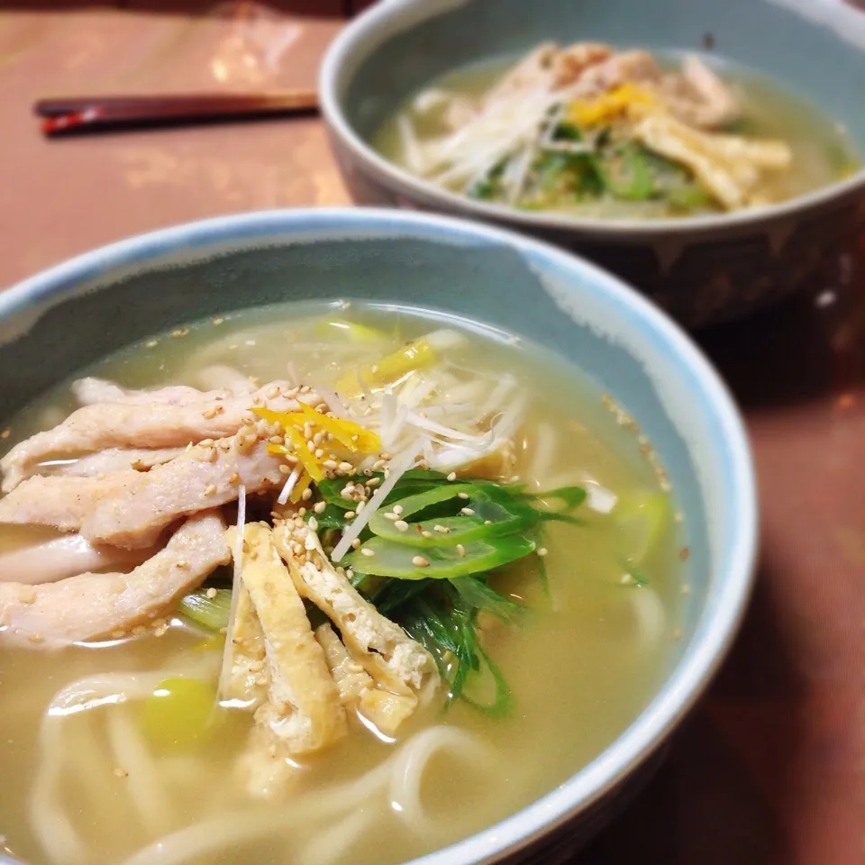 「ねぇ、今日の晩ご飯ってもう決まってる？」「どしたー？」「寒いからあったかいおうどん食べたいの」「おっけー！任しとき！」…からの…塩糀鶏の柚子塩うどん。|うさ爺さん