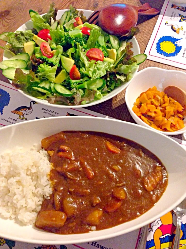 チキンと大根のカレー🍛たっぷり野菜サラダ🍀🍅🌿|まみりんごさん