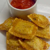 Snapdishの料理写真:sausage and pepper fried ravioli with spicy marinara|Kevin Fatbelly Coleさん