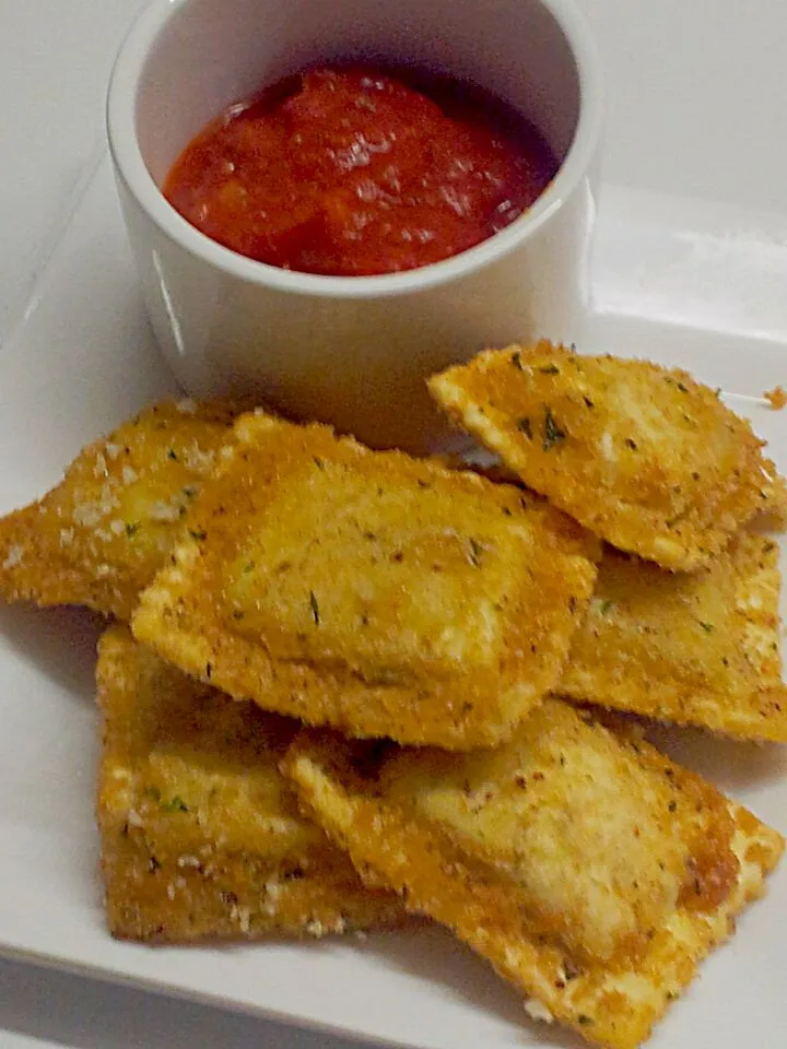 Snapdishの料理写真:sausage and pepper fried ravioli with spicy marinara|Kevin Fatbelly Coleさん