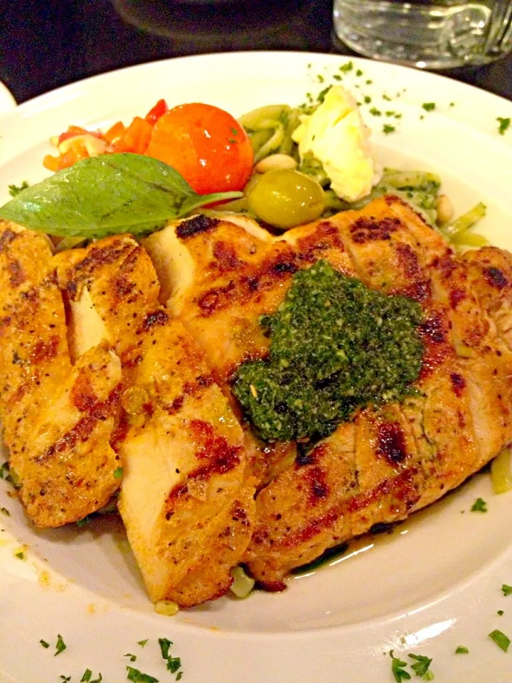 Grill chicken with pesto pasta|Dorothyさん