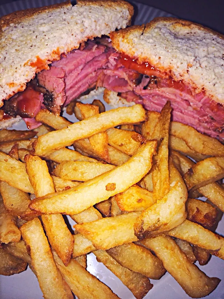 Smoke meat sandwich (on gluten free millet chia bread) and French fries|sami chazさん