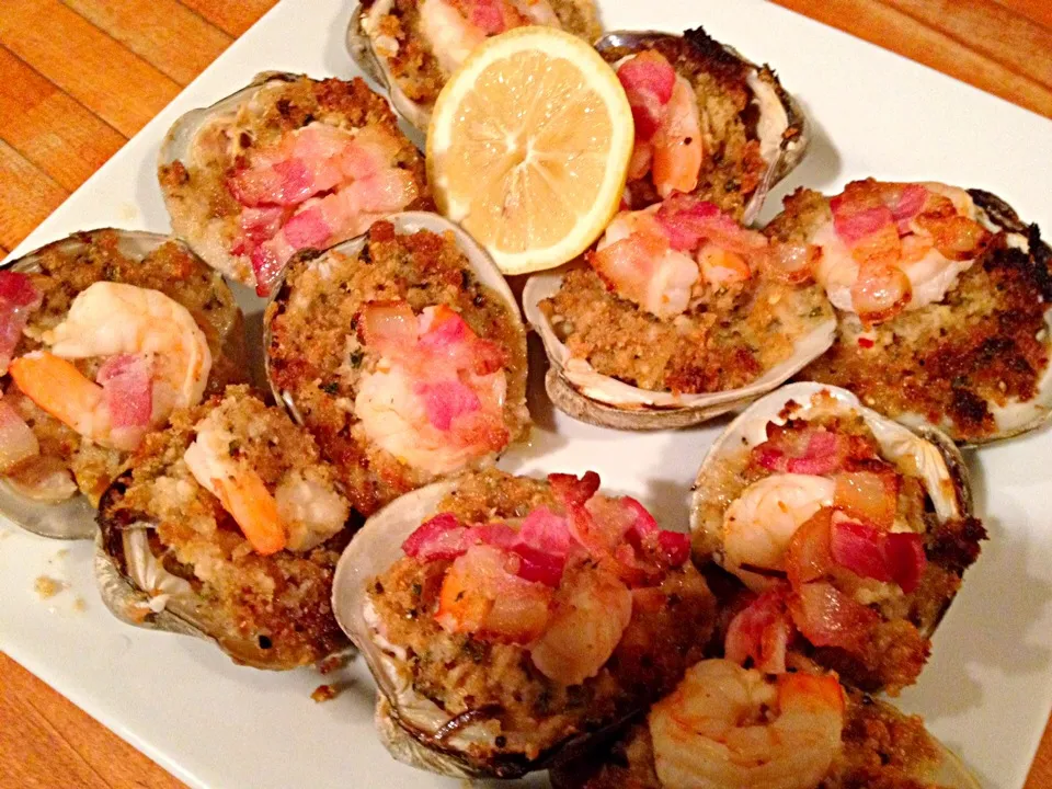 Baked stuffed clams with bacon and shrimp|Michele Fortunatiさん