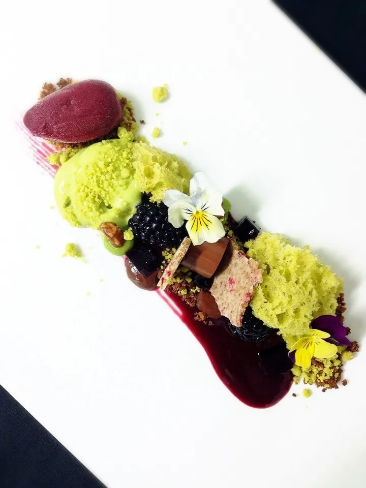 Blackberry pistachio parfait|Prae~*さん