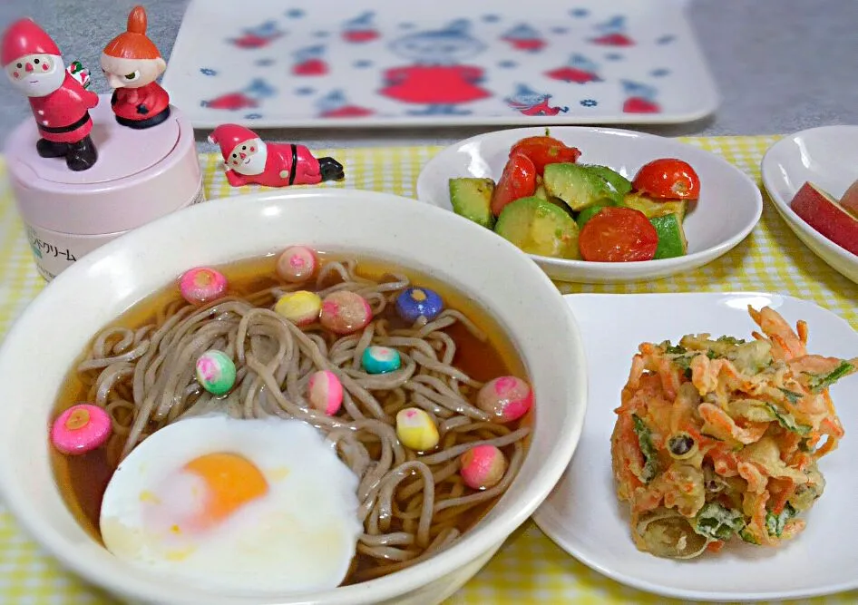 Snapdishの料理写真:彩り月見そば with ミニかき揚げ。。。(*^3^*)|ハートがポッポさん