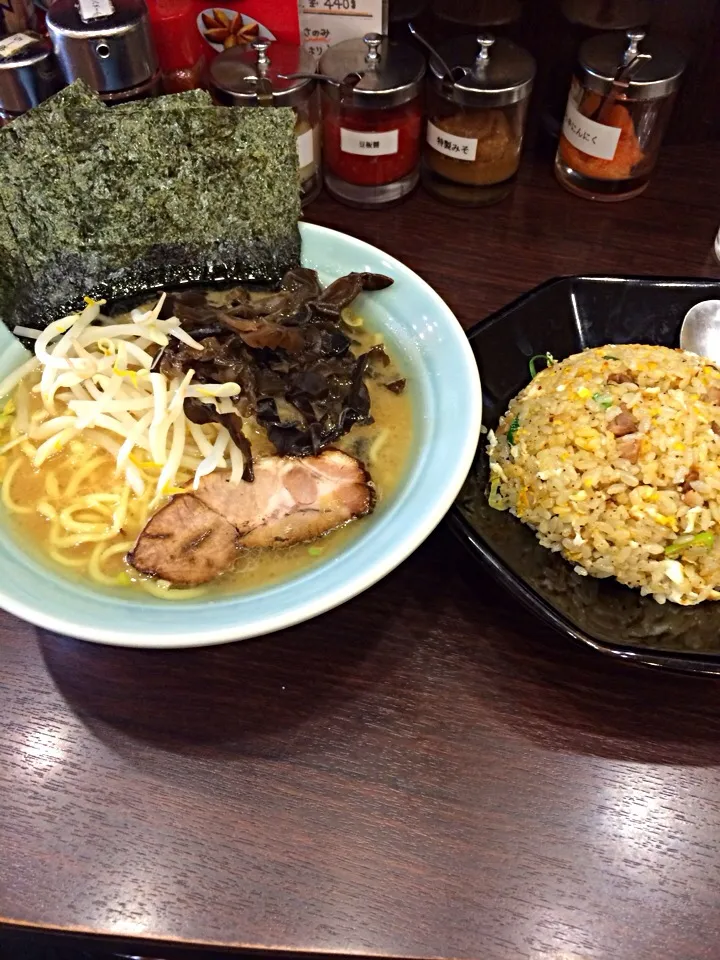 家系ラーメン 増田家 並と半チャーハン|プラムてつ。さん