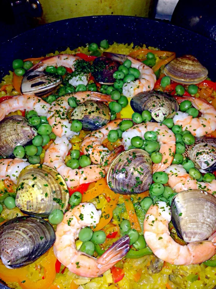 Snapdishの料理写真:Seafood paella|madellyn mizunoさん