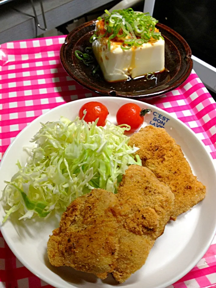 Snapdishの料理写真:お家飯。とんかつ＠衣は、おからパウダー。今夜は、これと、酒盗のみ。|ハルさん