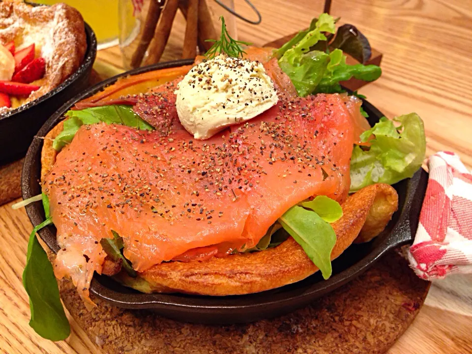 Dutch Baby Pancake Smoked Salmon & Wasabi Cream Cheese|Natenapit W.さん