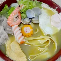 Snapdishの料理写真:泰式咖哩鍋燒蛋黃麵|金甘丹さん